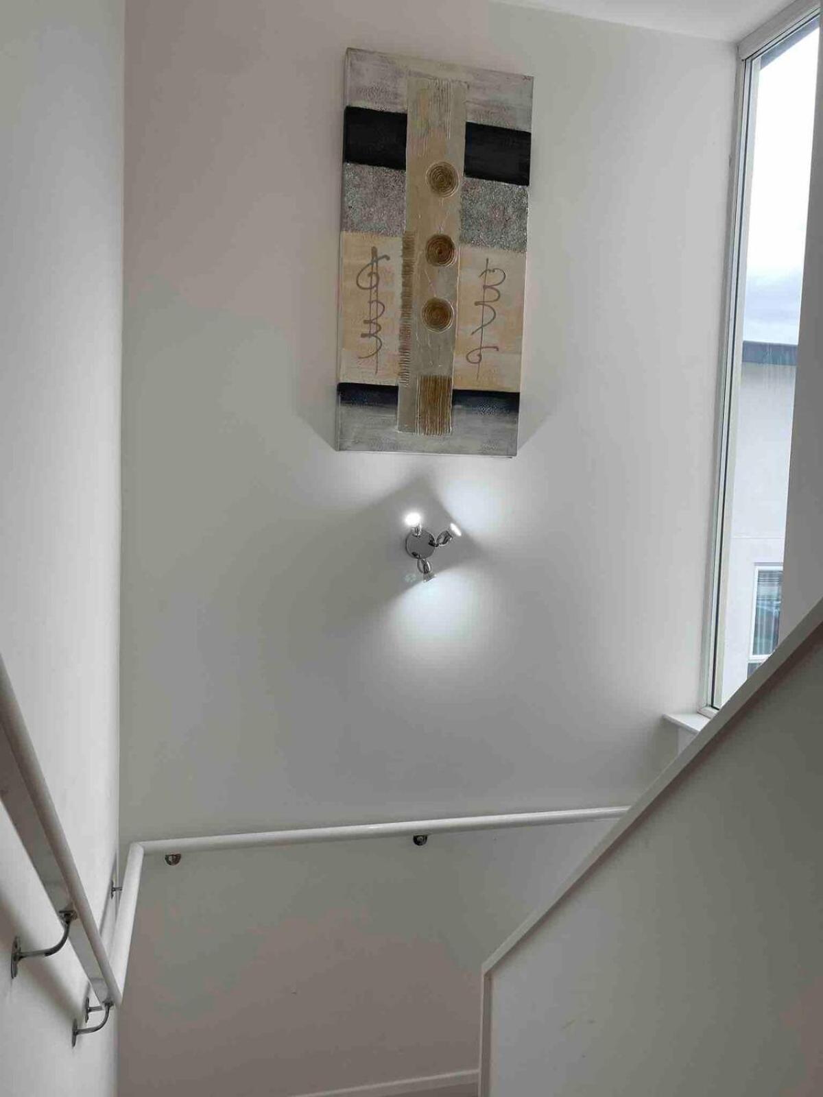 Comfortable 3-storey House With Free Car Parking