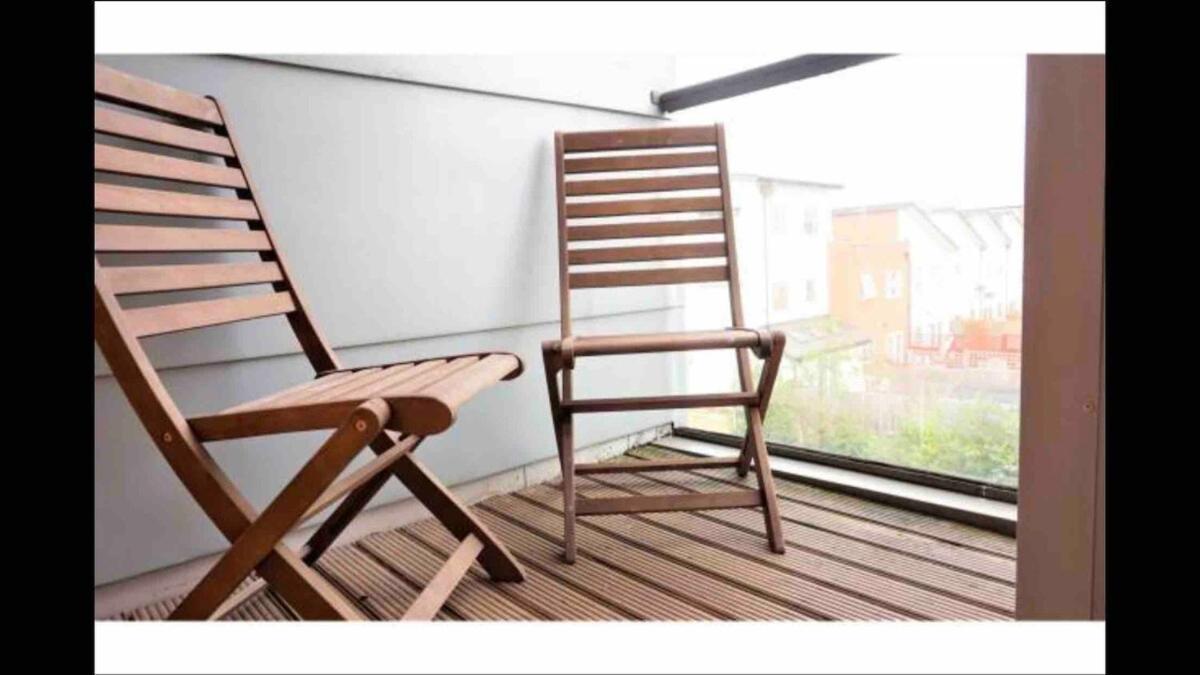 Comfortable 3-storey House With Free Car Parking *