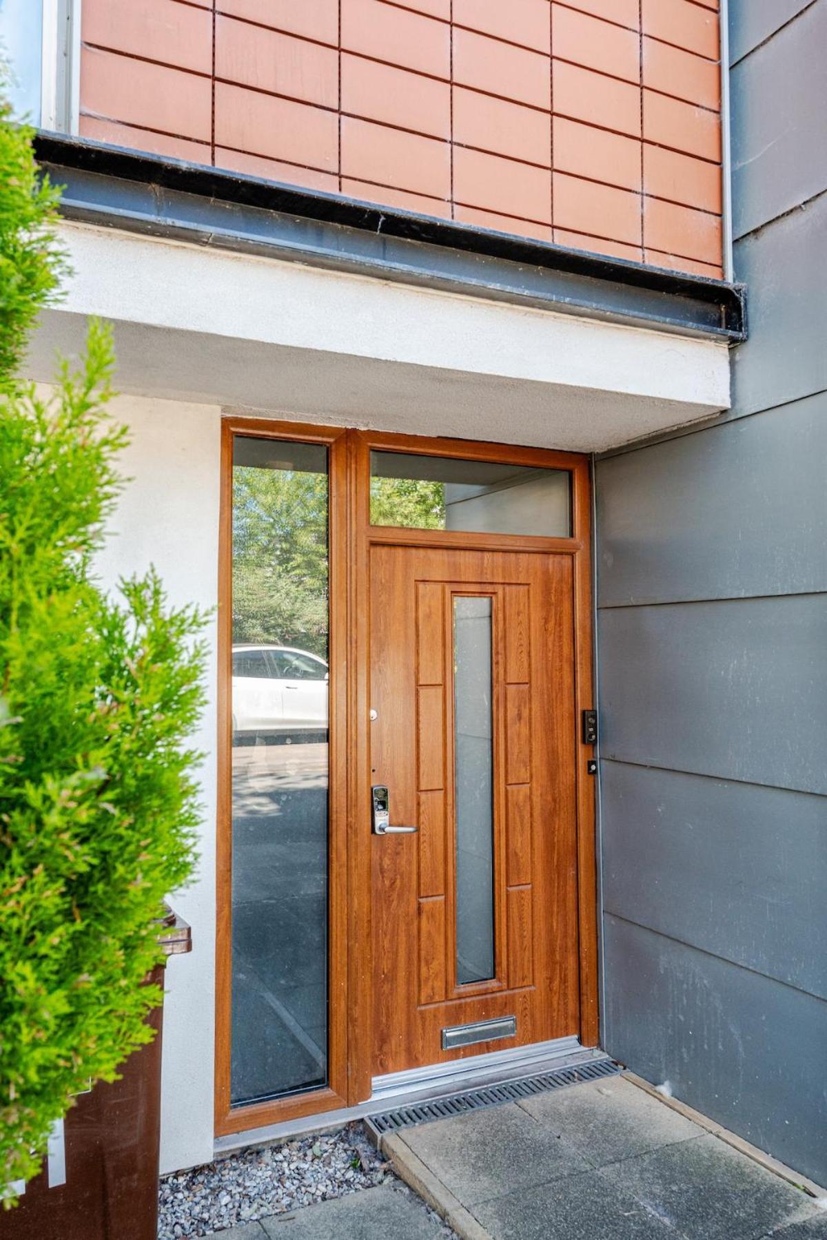 Holiday home Comfortable 3-storey House With Free Car Parking