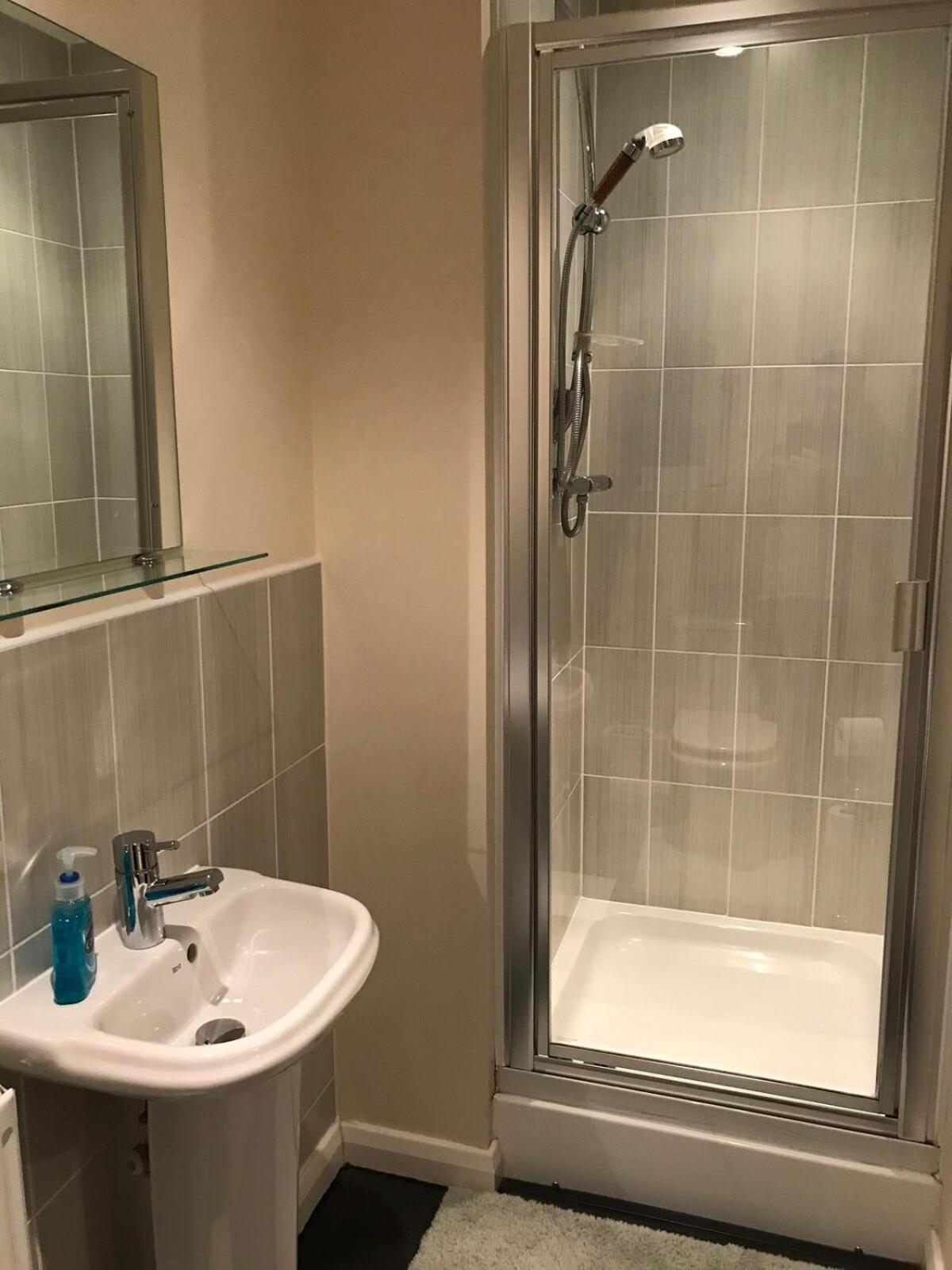 Holiday home Comfortable 3-storey House With Free Car Parking *