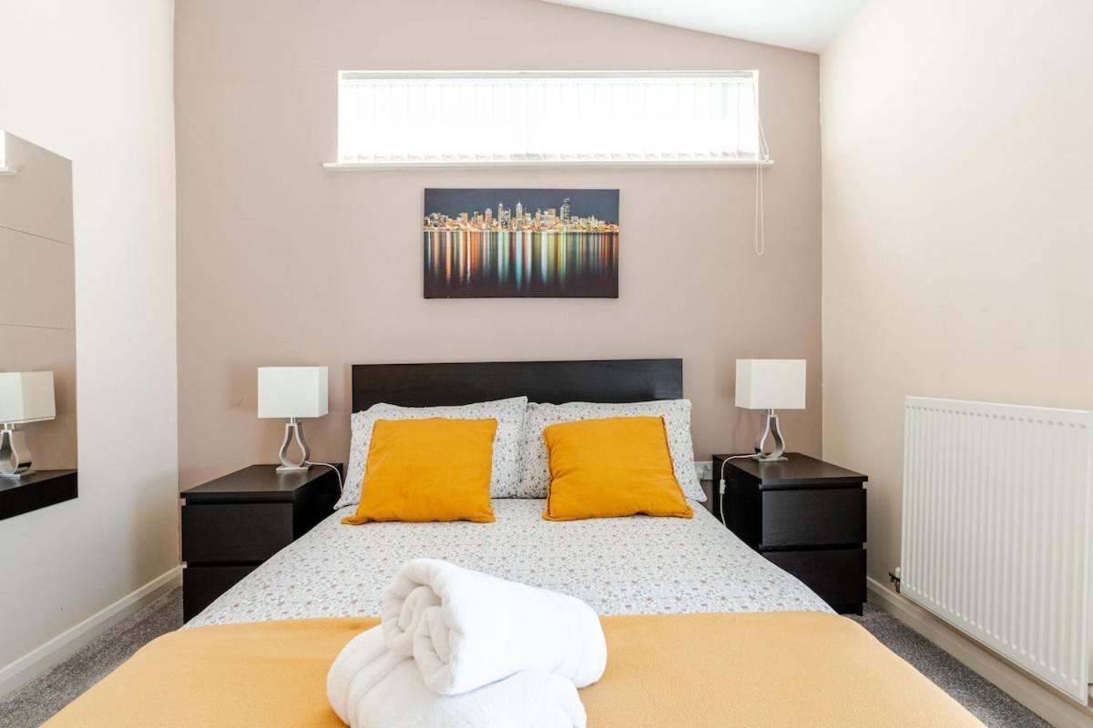 Comfortable 3-storey House With Free Car Parking Holiday home *