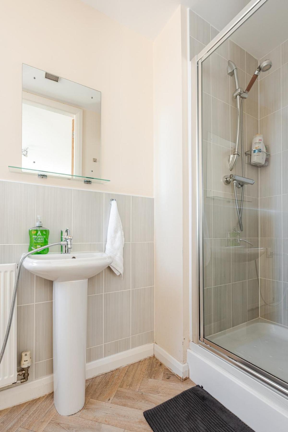 Comfortable 3-storey House With Free Car Parking Holiday home