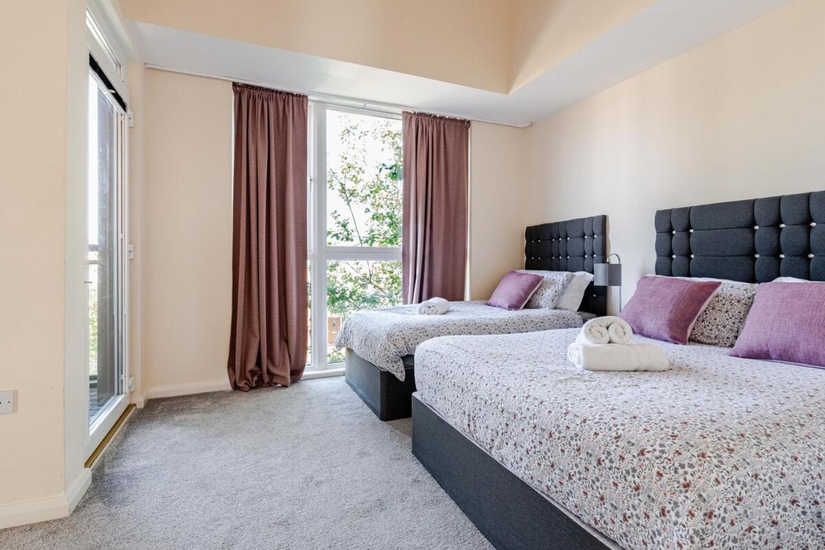 Comfortable 3-storey House With Free Car Parking Manchester
