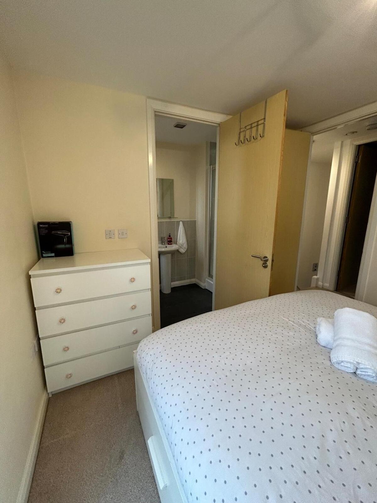 Comfortable 3-storey House With Free Car Parking Holiday home