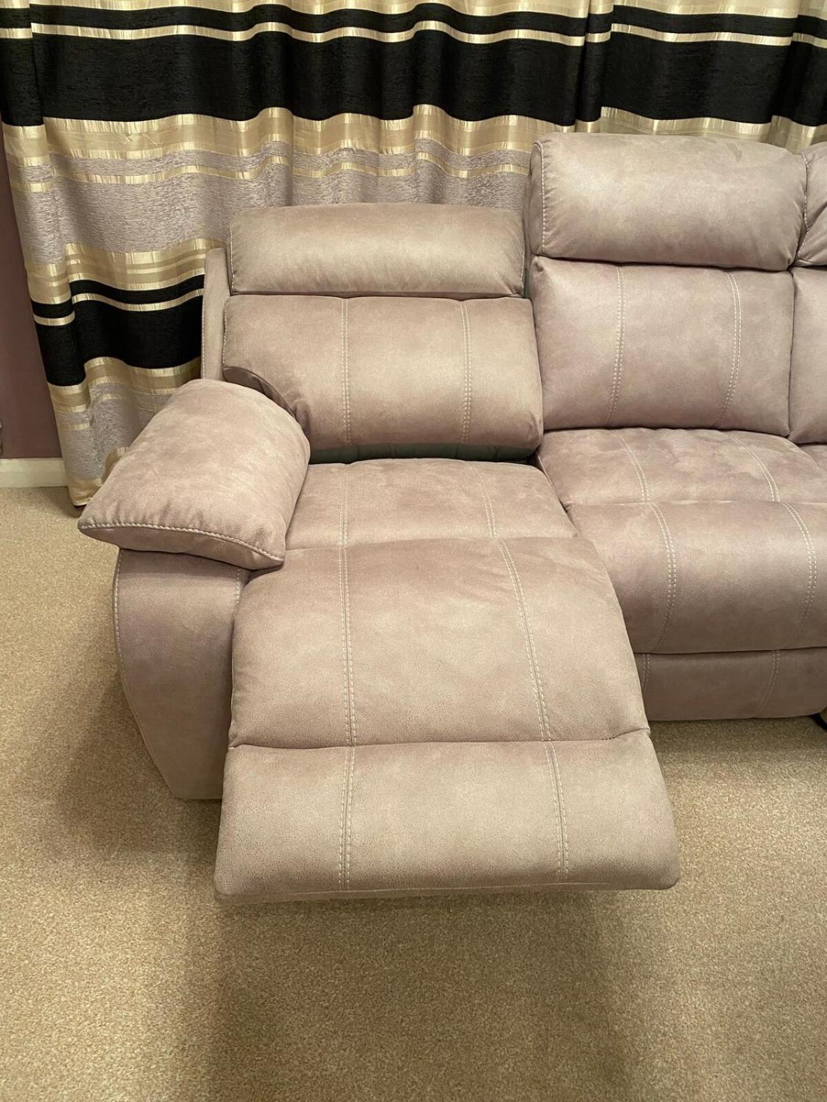 Comfortable 3-storey House With Free Car Parking Holiday home Manchester